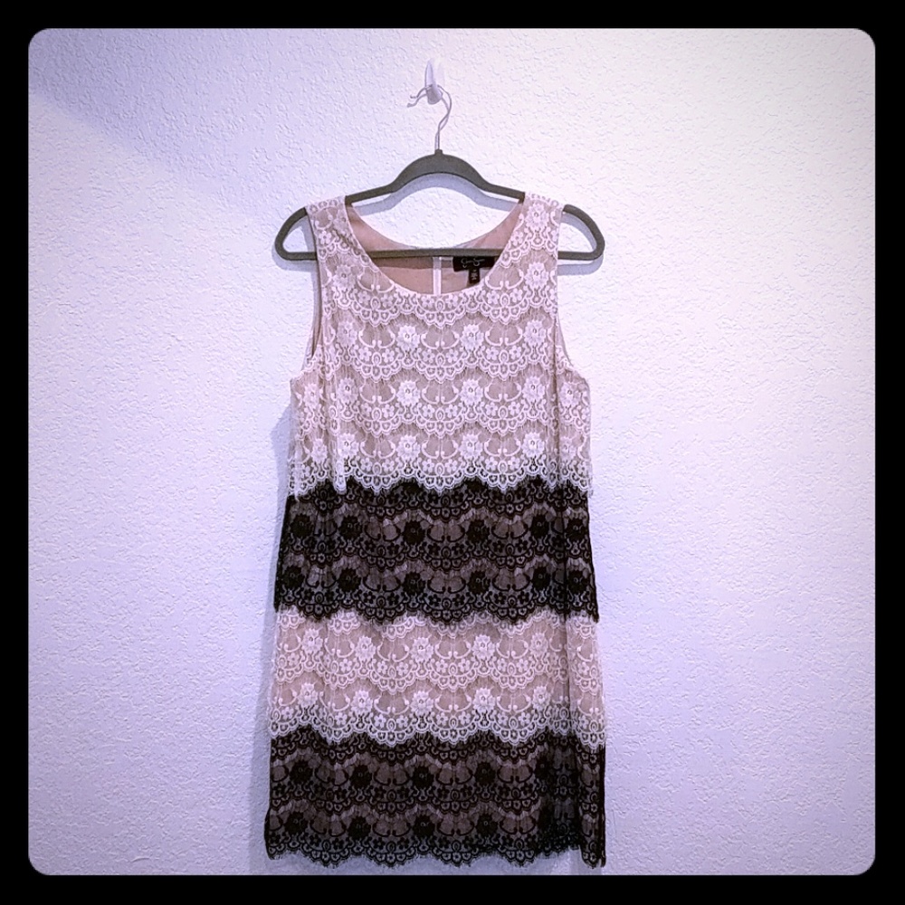 Jessica Simpson Tiered Lace Sheath Dreas